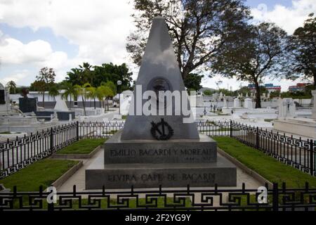 SANTIAGO de CUBA, KUBA - 23. FEBRUAR; 2019 auf dem Friedhof Santa Ifigenia mit Fidels und anderen Monumenten Stockfoto