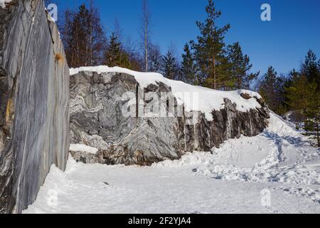 Verlassene italienische Steinbruch, Marmorbergwerk in Ruskeala, Karelien, Russland Stockfoto