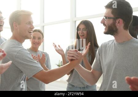 Zwei Führer, die in den Kreis der Kontaktgruppe Stockfoto