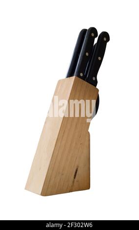 Holzmesserständer auf weißem Hintergrund. Küchenzubehör Nahaufnahme Stockfoto