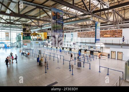 Weeze, Deutschland - 23. Juni 2019: Terminalgebäude am Flughafen Weeze Niederrhein (NRN) in Deutschland. Stockfoto