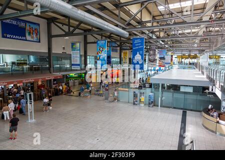 Weeze, Deutschland - 23. Juni 2019: Terminalgebäude am Flughafen Weeze Niederrhein (NRN) in Deutschland. Stockfoto