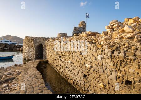 Die historische venezianische Burg von Naoussa, Insel Paros, Griechenland. Stockfoto