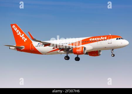 Paris, Frankreich - 16. August 2018: EasyJet Europe Airbus A320 am Flughafen Paris Orly (ORY) in Frankreich. Airbus ist ein europäischer Flugzeughersteller Stockfoto