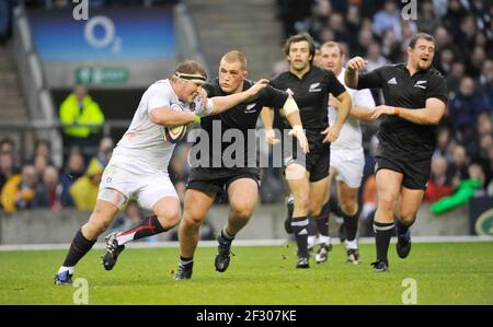 ENGLAND V NEUSEELAND IN TWICKENHAM 21/11/09. DYLAN HARTLEY. BILD DAVID ASHDOWN Stockfoto