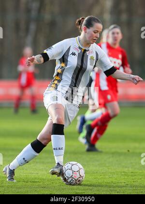 Angleur, Belgien. März 2021, 13th. Alysson Duterne (14) von Sporting Charleroi mit dem Ball während eines weiblichen Fußballspiels zwischen Standard Femina de Liege und Sporting Charleroi am Spieltag 16th der Saison 2020 - 2021 der belgischen Scooore Womens Super League, samstag, 13. Februar 2021 in Angleur, Belgien . FOTO SPORTPIX.BE / SPP / SEVIL OKTEM Quelle: SPP Sport Press Foto. /Alamy Live Nachrichten Stockfoto