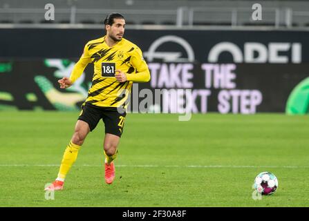 Dortmund, Deutschland. März 2021, 13th. Fußball: Bundesliga, Borussia Dortmund - Hertha BSC, Matchday 25 im Signal Iduna Park. Dortmunds Emre Can am Ball. Kredit: Bernd Thissen/dpa Kredit: Bernd Thissen/dpa - WICHTIGER HINWEIS: Gemäß den Bestimmungen der DFL Deutsche Fußball Liga und/oder des DFB Deutscher Fußball-Bund ist es untersagt, im Stadion und/oder des Spiels aufgenommene Fotos in Form von Sequenzbildern und/oder videoähnlichen Fotoserien zu verwenden oder zu verwenden./dpa/Alamy Live News Stockfoto