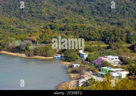 Küstengebiet von Sha Lo Wan Tsuen (沙螺灣村), einem Dorf auf der Insel Lantau, Hongkong Stockfoto