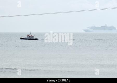 Bournemouth Strand und Pier während covid Stockfoto