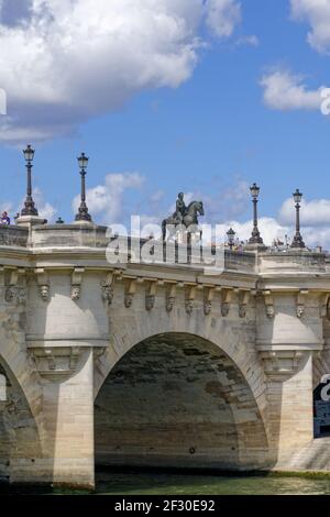 Le Pont Neuf à Paris Stockfoto