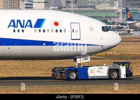 Frankfurt, Deutschland - 16. Oktober 2018: ANA All Nippon Airways Boeing 777 Flugzeug am Frankfurter Flughafen (FRA) in Deutschland. Stockfoto