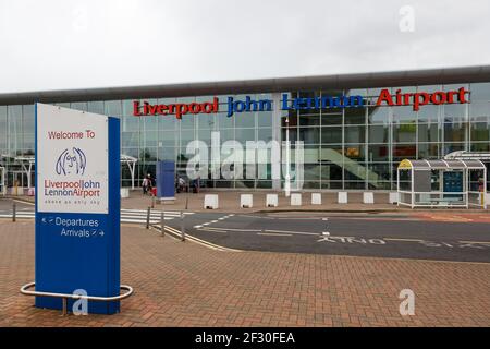 Liverpool, Vereinigtes Königreich - 14. August 2017: Terminal am Flughafen Liverpool (LPL) im Vereinigten Königreich. Stockfoto