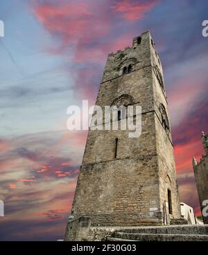 Medievel katholische Kirche (vierzehnten Jahrhundert). Chiesa Matrice in Erice, Sizilien. Stockfoto