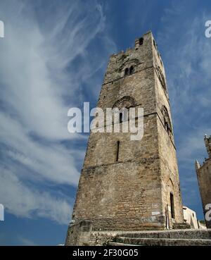 Medievel katholische Kirche (vierzehnten Jahrhundert). Chiesa Matrice in Erice, Sizilien. Stockfoto