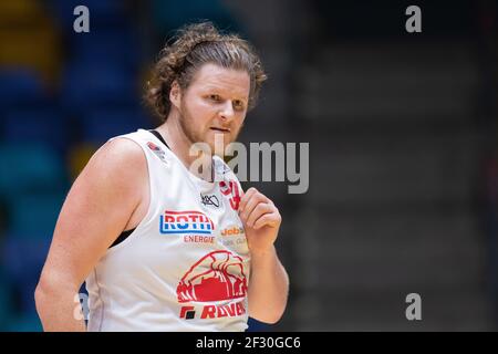 13. März 2021, Hessen, Frankfurt/Main: John Bryant (Giessen, 54). Basketballspiel der easyCredit BBL zwischen den Fraport Skyliners und den JobStairs Giessen 46ers am 13. März 2021 in der Fraport Arena in Frankfurt am Main. Foto: Jürgen Kessler/dpa Stockfoto