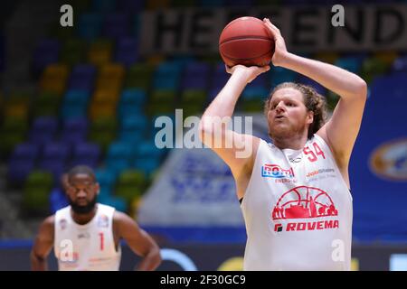 13. März 2021, Hessen, Frankfurt/Main: John Bryant (Giessen, 54). Basketballspiel der easyCredit BBL zwischen den Fraport Skyliners und den JobStairs Giessen 46ers am 13. März 2021 in der Fraport Arena in Frankfurt am Main. Foto: Jürgen Kessler/dpa Stockfoto