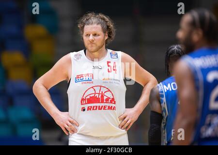 13. März 2021, Hessen, Frankfurt/Main: John Bryant (Giessen, 54). Basketballspiel der easyCredit BBL zwischen den Fraport Skyliners und den JobStairs Giessen 46ers am 13. März 2021 in der Fraport Arena in Frankfurt am Main. Foto: Jürgen Kessler/dpa Stockfoto