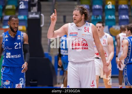 13. März 2021, Hessen, Frankfurt/Main: John Bryant (Giessen, 54). Basketballspiel der easyCredit BBL zwischen den Fraport Skyliners und den JobStairs Giessen 46ers am 13. März 2021 in der Fraport Arena in Frankfurt am Main. Foto: Jürgen Kessler/dpa Stockfoto