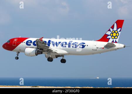 Heraklion, Griechenland - 17. September 2018: Edelweiss Airbus A320 Flugzeug am Flughafen Heraklion (HER) in Griechenland. Airbus ist ein europäischer Flugzeughersteller Stockfoto