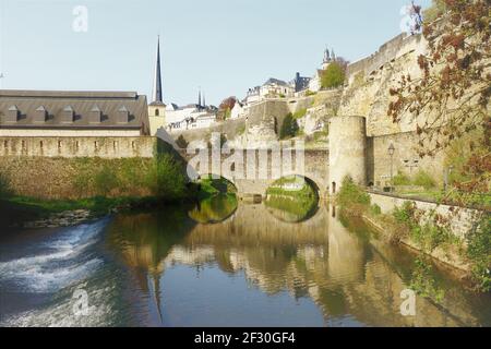 Viertel Grund entlang der Alzette der Stadt Luxemburg, Luxemburg Stockfoto