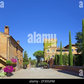 Schönes Weingut in der Toskana in der Nähe von Montepulciano, Italien. Stockfoto