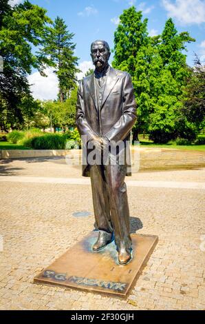 Tomas Garrigue Masaryk, eine Bronzestatue des ersten tschechoslowakischen Präsidenten, im Kurpark in Podebrady, Tschechische Republik Stockfoto