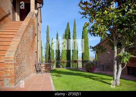 Schönes Weingut in der Toskana in der Nähe von Montepulciano, Italien. Stockfoto