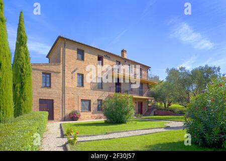 Schönes Weingut in der Toskana in der Nähe von Montepulciano, Italien. Stockfoto