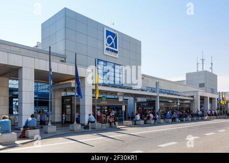 Athen, Griechenland - 14. September 2018: Terminal-Gebäude am Flughafen Athen (ATH) in Griechenland. Stockfoto