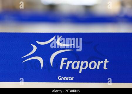 Rhodos, Griechenland - 14. September 2018: Logo Fraport Greece am Flughafen Rhodos (RHO) in Griechenland. Stockfoto