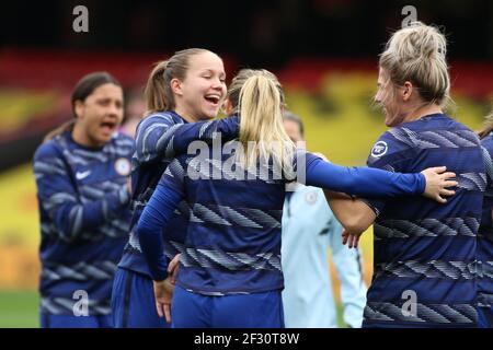 Watford, Großbritannien. März 2021, 14th. Chelsea Spieler lächeln vor dem FA Womens Continental Tyres League Cup Endspiel zwischen Bristol City und Chelsea im Vicarage Road Stadium in Watford. Kredit: SPP Sport Presse Foto. /Alamy Live Nachrichten Stockfoto