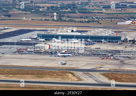 Palma de Mallorca, Spanien - 21. Juli 2018: Luftaufnahme des Flughafens von Palma de Mallorca in Spanien. Stockfoto