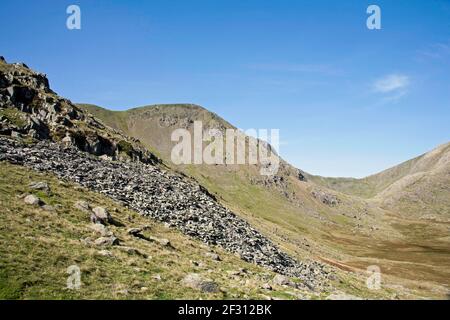 Blind Tarn Quarry Dow Crag und Goat's Hawse aus der Sicht Die Walna Scar Road Coniston Lake District Cumbria Stockfoto