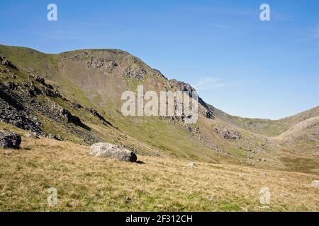 Blind Tarn Quarry Dow Crag und Goat's Hawse aus der Sicht Die Walna Scar Road Coniston Lake District Cumbria Stockfoto