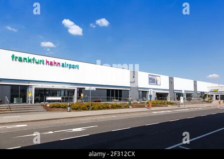 Lautzenhausen, Deutschland - 27. Juli 2018: Terminalgebäude am Flughafen Frankfurt Hahn in Deutschland. Stockfoto