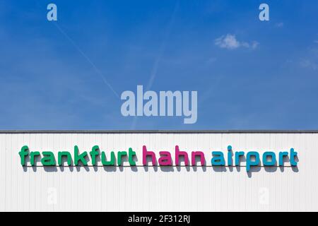 Lautzenhausen, Deutschland - 27. Juli 2018: Terminalgebäude am Flughafen Frankfurt Hahn in Deutschland. Stockfoto