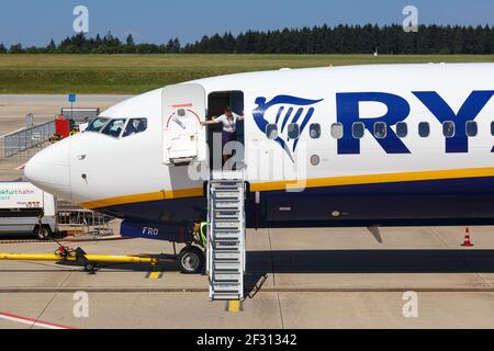 Lautzenhausen, Deutschland - 27. Juli 2018: Ryanair Boeing B737-800 Flugzeug am Flughafen Frankfurt Hahn in Deutschland. Boeing ist eine amerikanische Flugzeugmanufact Stockfoto