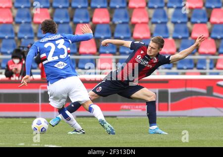 Bologna, Italien. März 2021, 14th. Sampdoria's Manolo Gabbiadini (L) und Bologna's Mattias Svanbergwährend der italienischen Serie A Fußballspiel Bologna FC Sampdoria U.C. im Renato Dall'Ara Stadion in Bologna, Italien, 14. März 2021. Ph. Michele Nucci/LiveMedia Kredit: Unabhängige Fotoagentur/Alamy Live Nachrichten Stockfoto