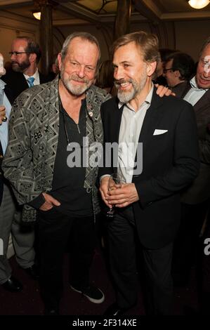Terry Gilliam und Christoph Waltz bei der Eröffnungsnacht nach der Party von ENO's Benvenuto Cellini unter der Regie von Terry Gilliam im London Coliseum, St Martin's Lane - London Stockfoto