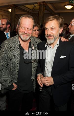 Terry Gilliam und Christoph Waltz bei der Eröffnungsnacht nach der Party von ENO's Benvenuto Cellini unter der Regie von Terry Gilliam im London Coliseum, St Martin's Lane - London Stockfoto