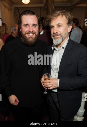 Michael Spyers (Cellini) und Christoph Waltz bei der Eröffnungsnacht nach der Party von ENO's Benvenuto Cellini unter der Regie von Terry Gilliam im London Coliseum, St Martin's Lane - London Stockfoto