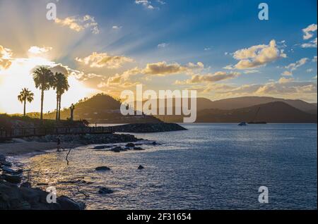 Airlie Beach Bay in Queensland, Australien bei Sonnenuntergang Stockfoto