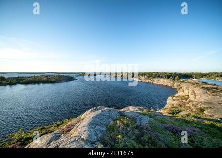 Ein isolierter See auf der Insel Björkö, Parainen, Finnland Stockfoto