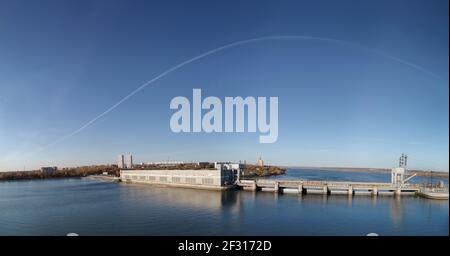 Luftaufnahme der Stadt Nowosibirsk und Wasserkraftwerk am ob Fluss. Nowosibirsk, Sibirien, Russland Stockfoto