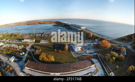 Luftaufnahme der Stadt Nowosibirsk und Wasserkraftwerk am ob Fluss. Nowosibirsk, Sibirien, Russland Stockfoto