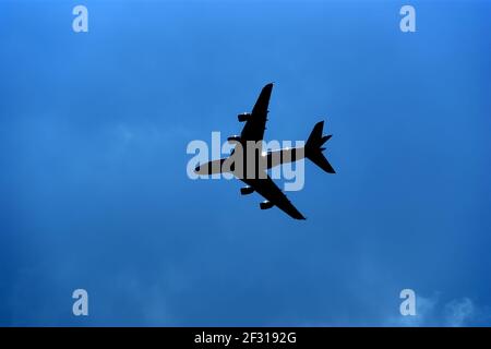 Größtes Flugzeug im Flug. Airbus А-380 Stockfoto