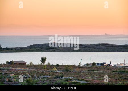 Sonnenuntergang auf der Insel Jurmo, Parainen, Finnland Stockfoto