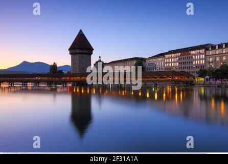 Geographie / Reisen, Schweiz, Kapellbrücke mit Rigi, Luzern, Additional-Rights-Clearance-Info-not-available Stockfoto