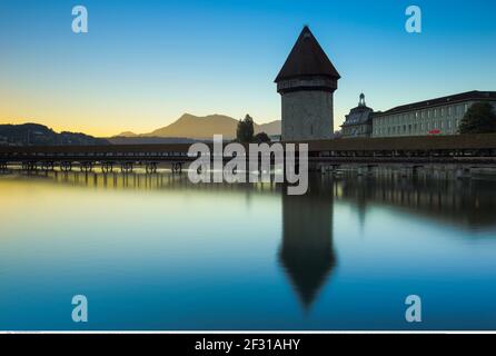 Geographie / Reisen, Schweiz, Kapellbrücke mit Rigi, Luzern, Additional-Rights-Clearance-Info-not-available Stockfoto