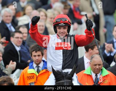 RACING CHELTENHAM FESTIVAL 2010 3RD TAG 18/3/10. DIE LADBROKES WELTHÜRDE. GEWINNER RUBY WALSH AUF BIG BUCK'S. BILD DAVID ASHDOWN Stockfoto